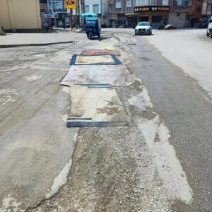 belediyenin yapmadigi yola esnaftan ilginc cozum h36rScDO