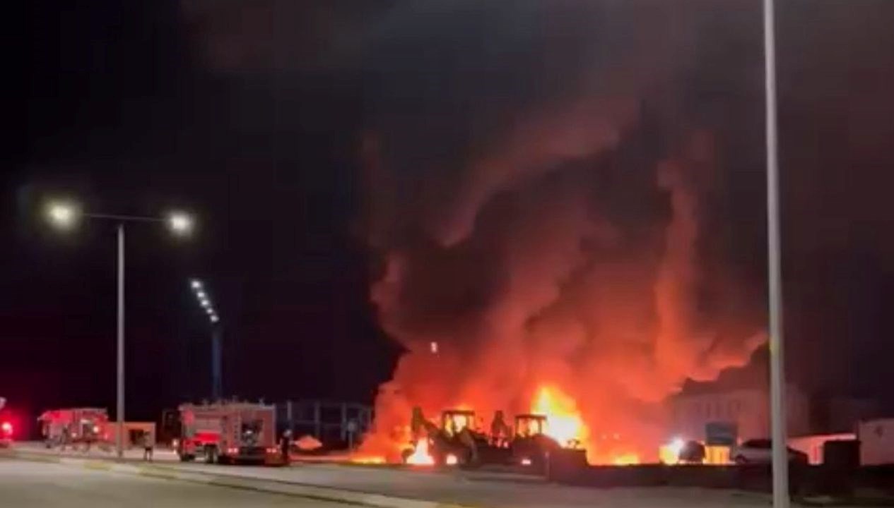 akaryakit tankerleri ve kamyonlar kul oldu aVZSFXZJ