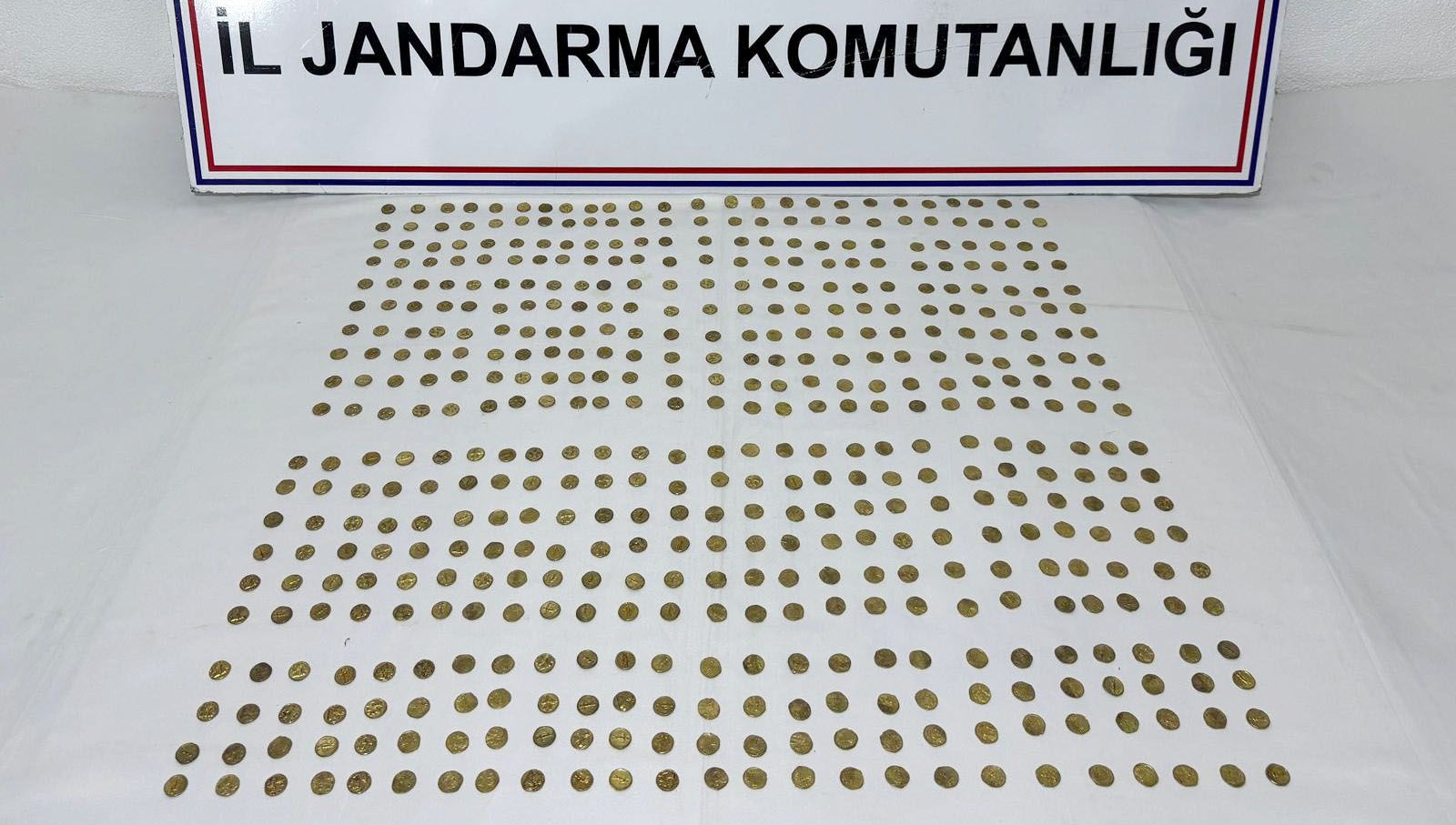 bitliste durdurulan aractan cikti roma donemine ait 500 sikke UZM5l2wQ