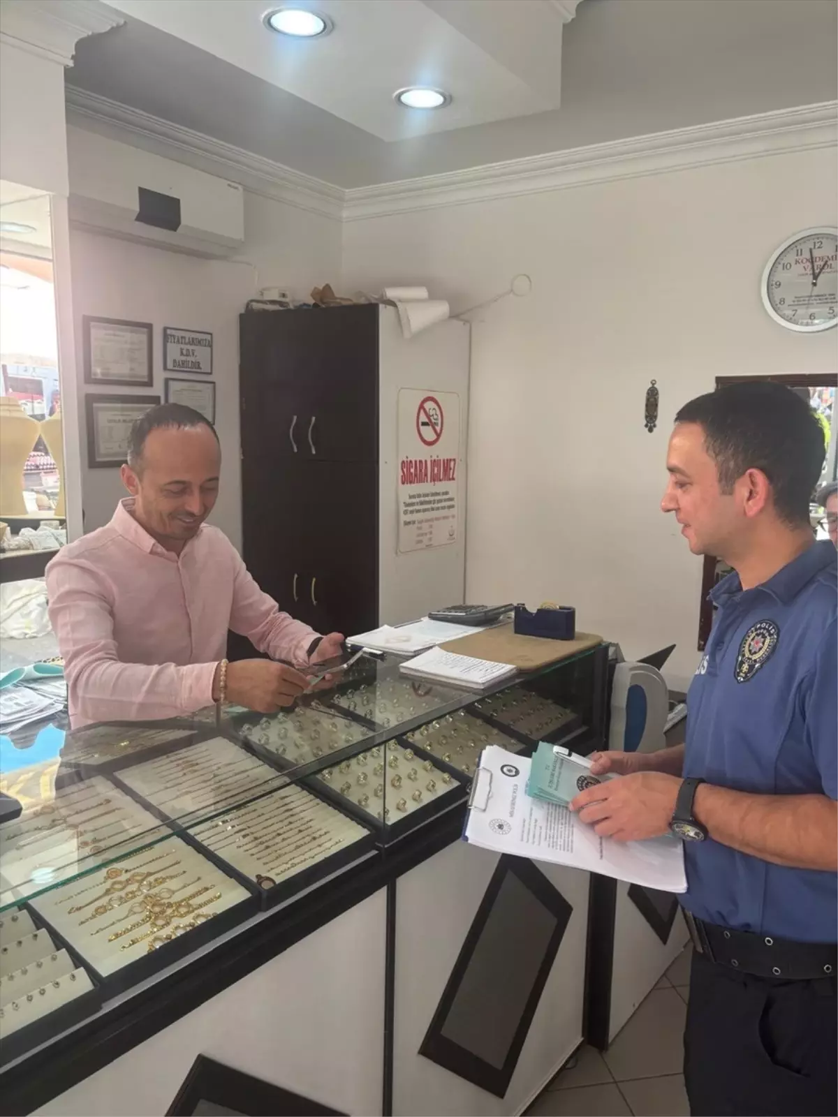 bursada polisi esnaf ve vatandaslarla bilgilendirme calismasi W9QWuNpS