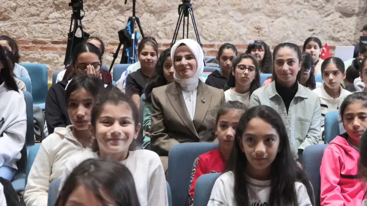 dunya kiz cocuklari gununde egitim vurgusu wnfLh5Ji