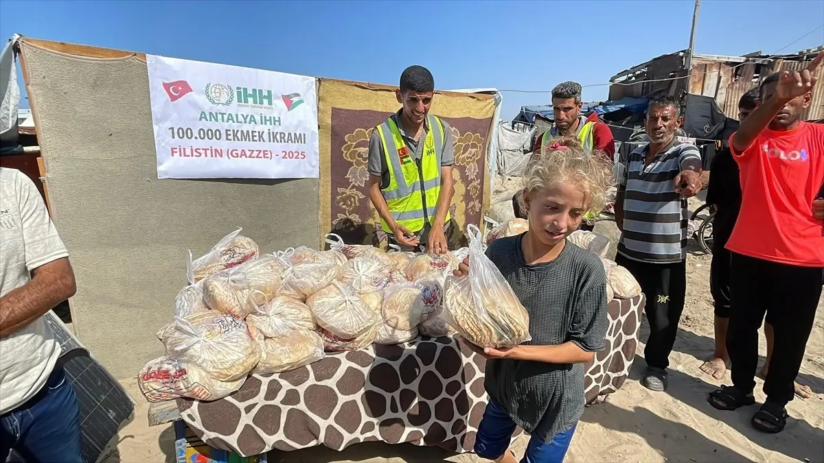 ihhdan gazzeye 100 bin ekmek aTgsPStJ.jpg