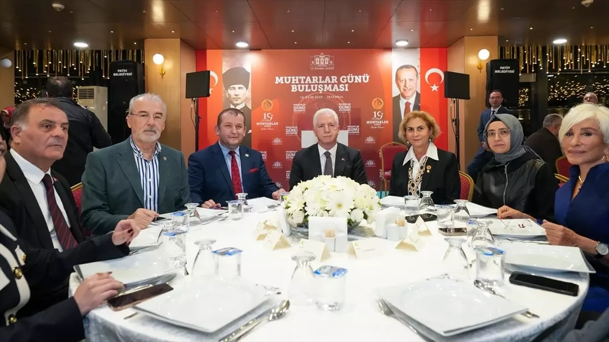 istanbul valisi gul kentte gorev yapan muhtarlarla bir araya geldi yVqRtfbW.jpg