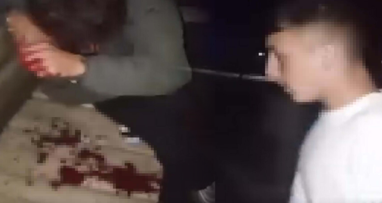 lise ogrencisi okul arkadasina saldirip o anlari kaydetti TblFyDiK