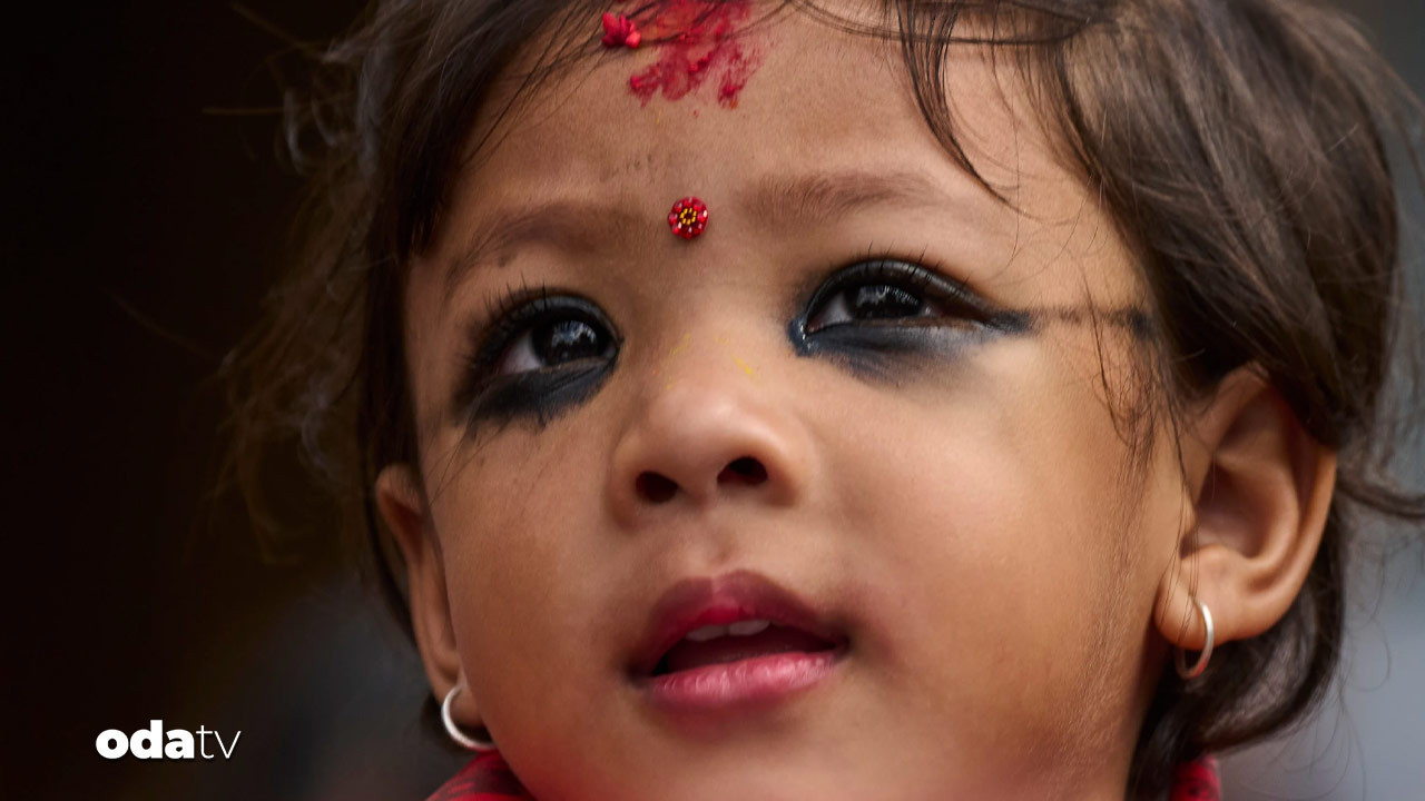 nepalin 2 yasindaki yeni tanricasi FTh8DwNP