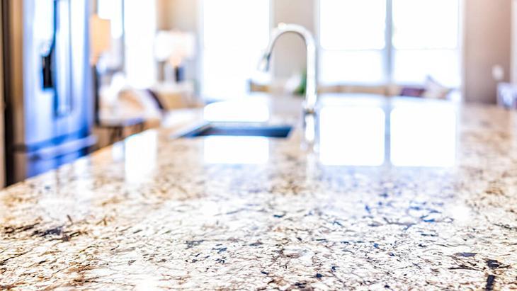 uzun omrun sirri nazik bakimda sakli tasin gozeneklerine inceliyor rengi soluyor 62EimAyb.jpg