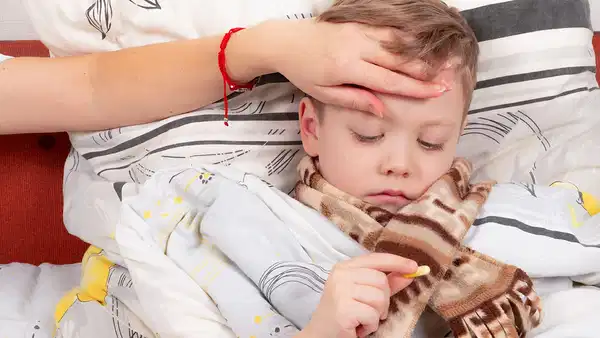 Ani Hava Değişiklikleri Çocukları Etkiliyor: Hastalıklardan Korunmanın 5 Temel Yöntemi