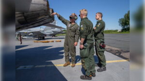 gokyuzundeki-manevra-finlandiyayi-karistirdi-pilot-adaylarindan-tepki-ceken-cizim-Vhnzmap3