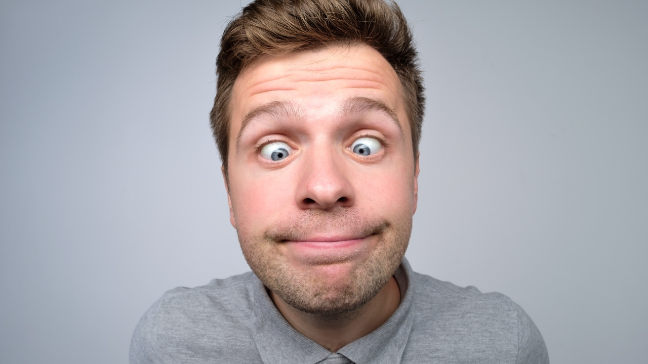 Burnumuzun Görünmezliği: Neden Fark Etmiyoruz?