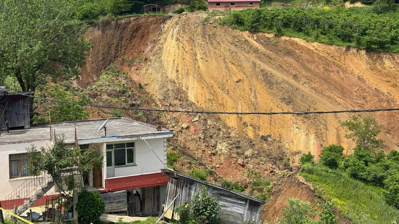 Ordu’da Fındık Bahçesinde Heyelan Anı Görüntülendi