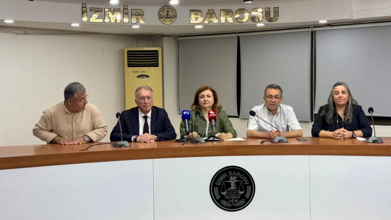 İzmir Barosu’na Yönelik Soruşturma İle İlgili Protestolar Büyüyor